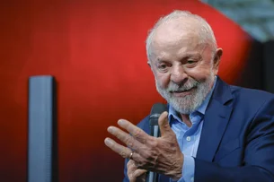 Lula assina decreto que regulamenta o Mover em visita à fábrica a Nissan, em Resende