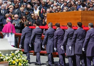 Imagem referente à matéria: Guerra da Ucrânia está ficando 'sem explicação', diz Lula após funeral do papa