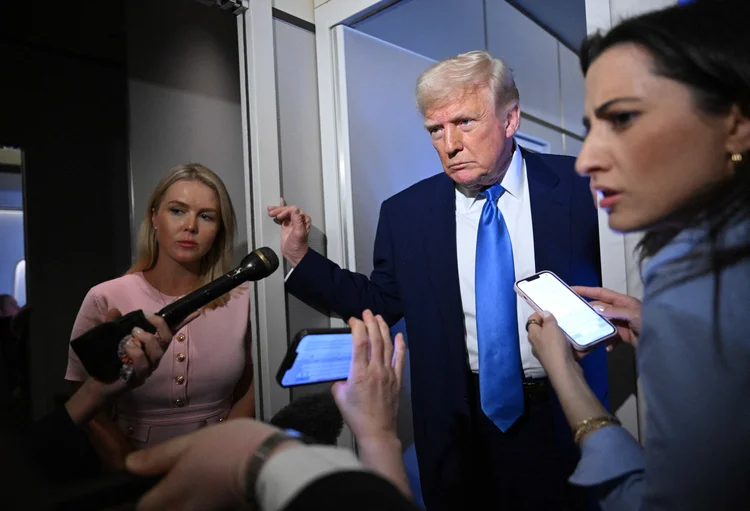 Tarifas: Trump afirma que medidas comerciais estão forçando países a negociar com os EUA (MANDEL NGAN/AFP)