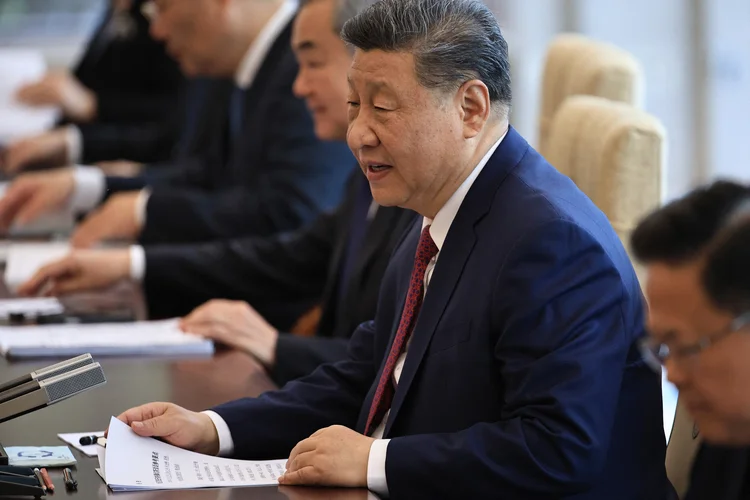 Guerra comercial: Xi Jinping busca aliança com a União Europeia (ANDRES MARTINEZ CASARES / POOL/ AFP)