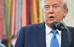 Imagem referente à matéria: Trump estuda cortar tarifa sobre China para 50%, diz jornal