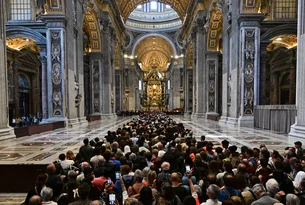 Velório Papa Francisco: fiéis demoram mais de quatro horas para dar último adeus ao pontífice