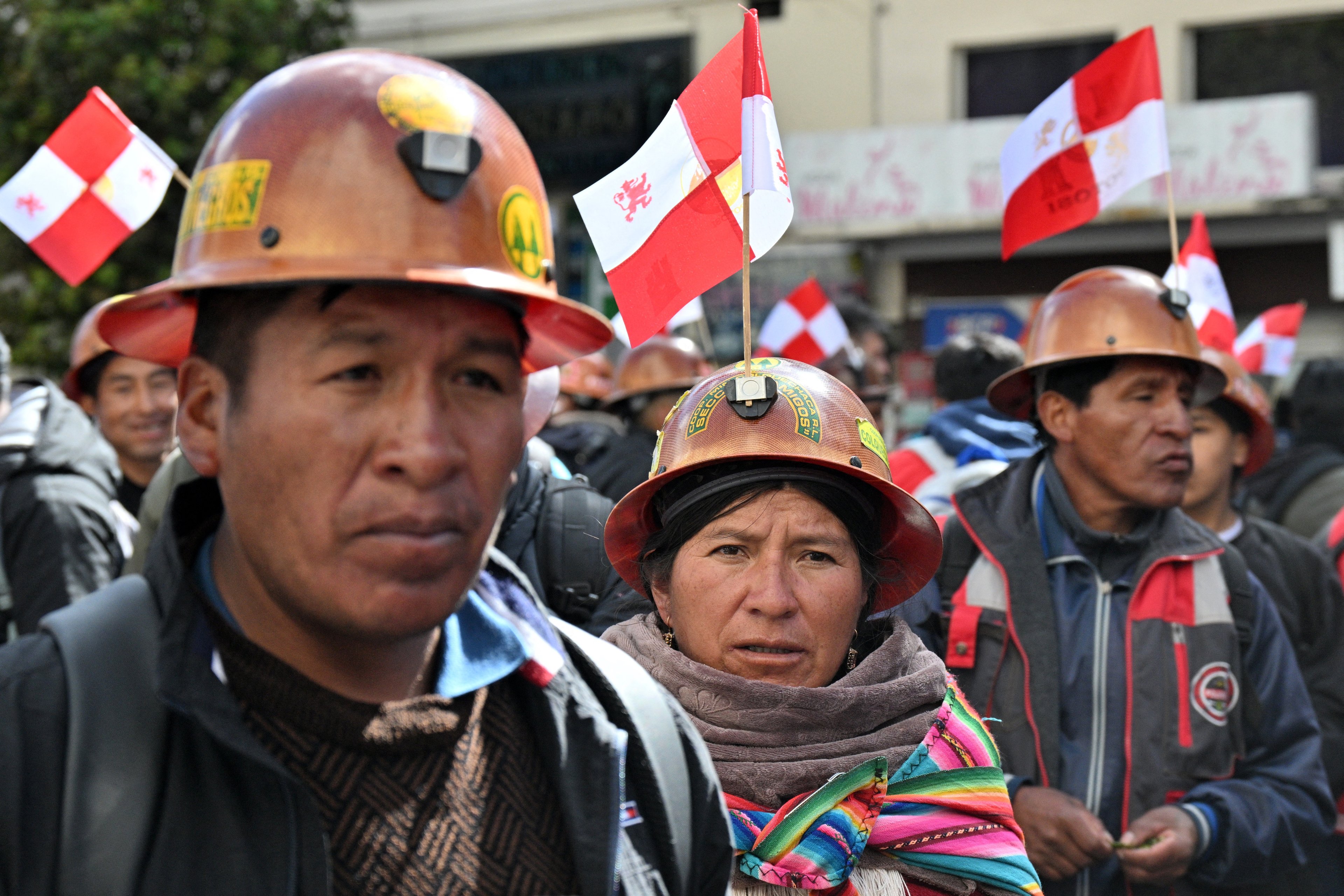 Milhares de mineiros bloqueiam La Paz em protesto contra a escassez de combustível