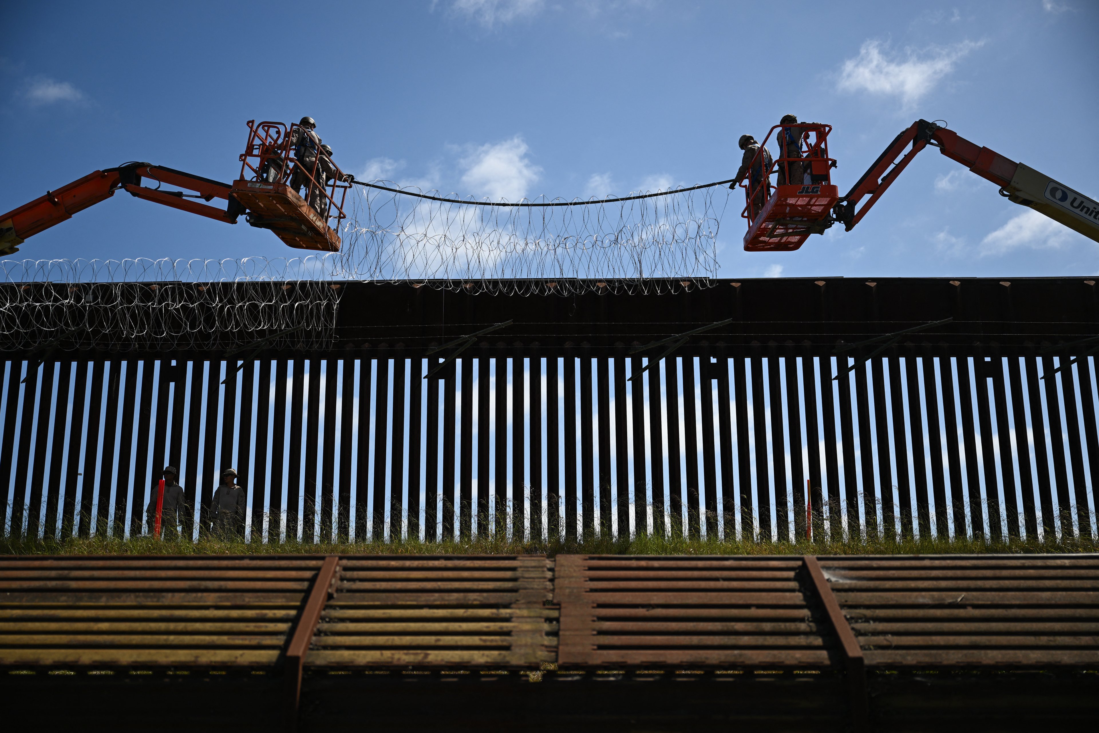México considera 'tratamento injusto' o anúncio de Trump de tarifas de 30%