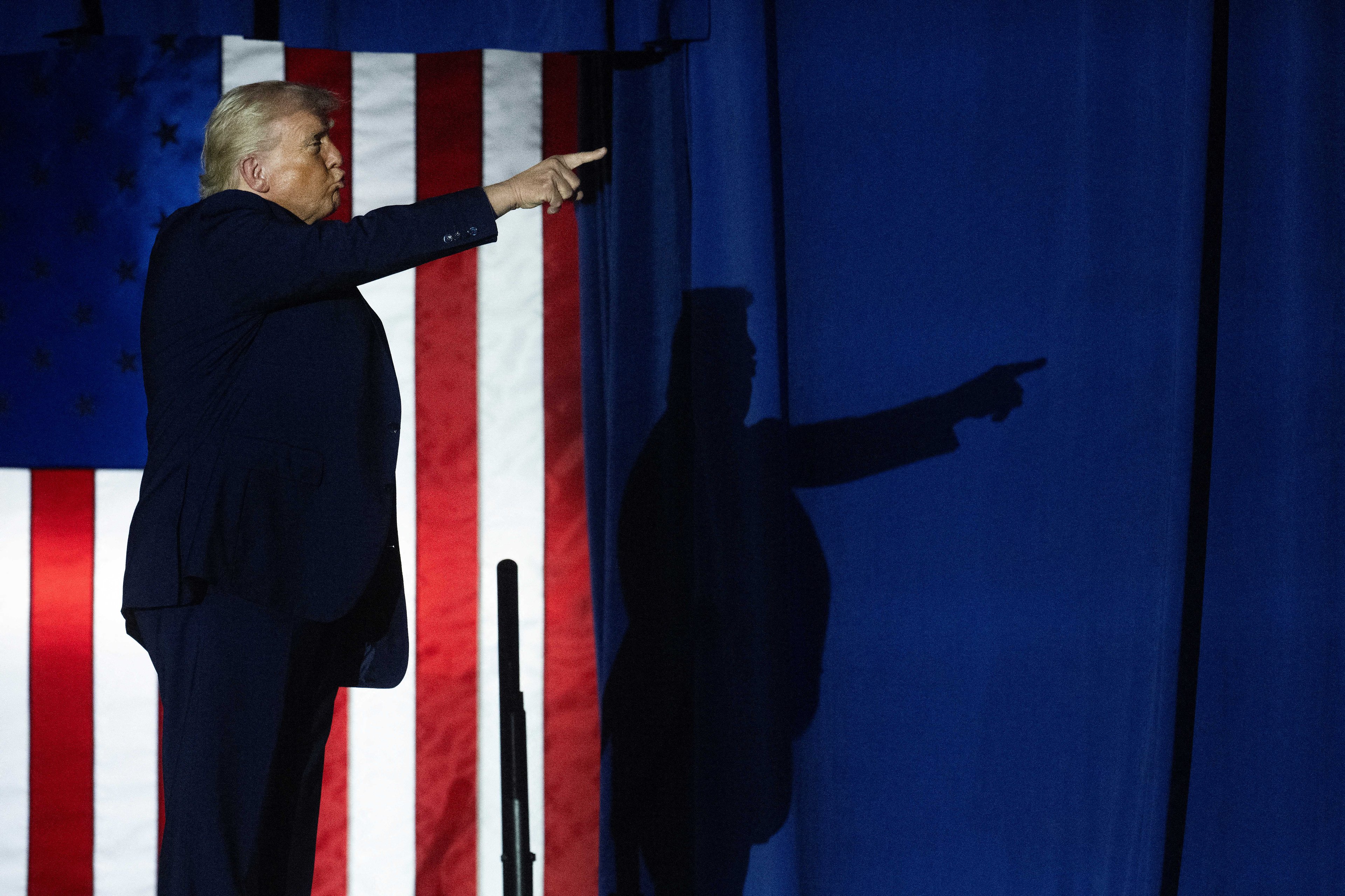 Em novo ataque à presidência do Fed, Trump diz saber mais sobre juros do que Powell