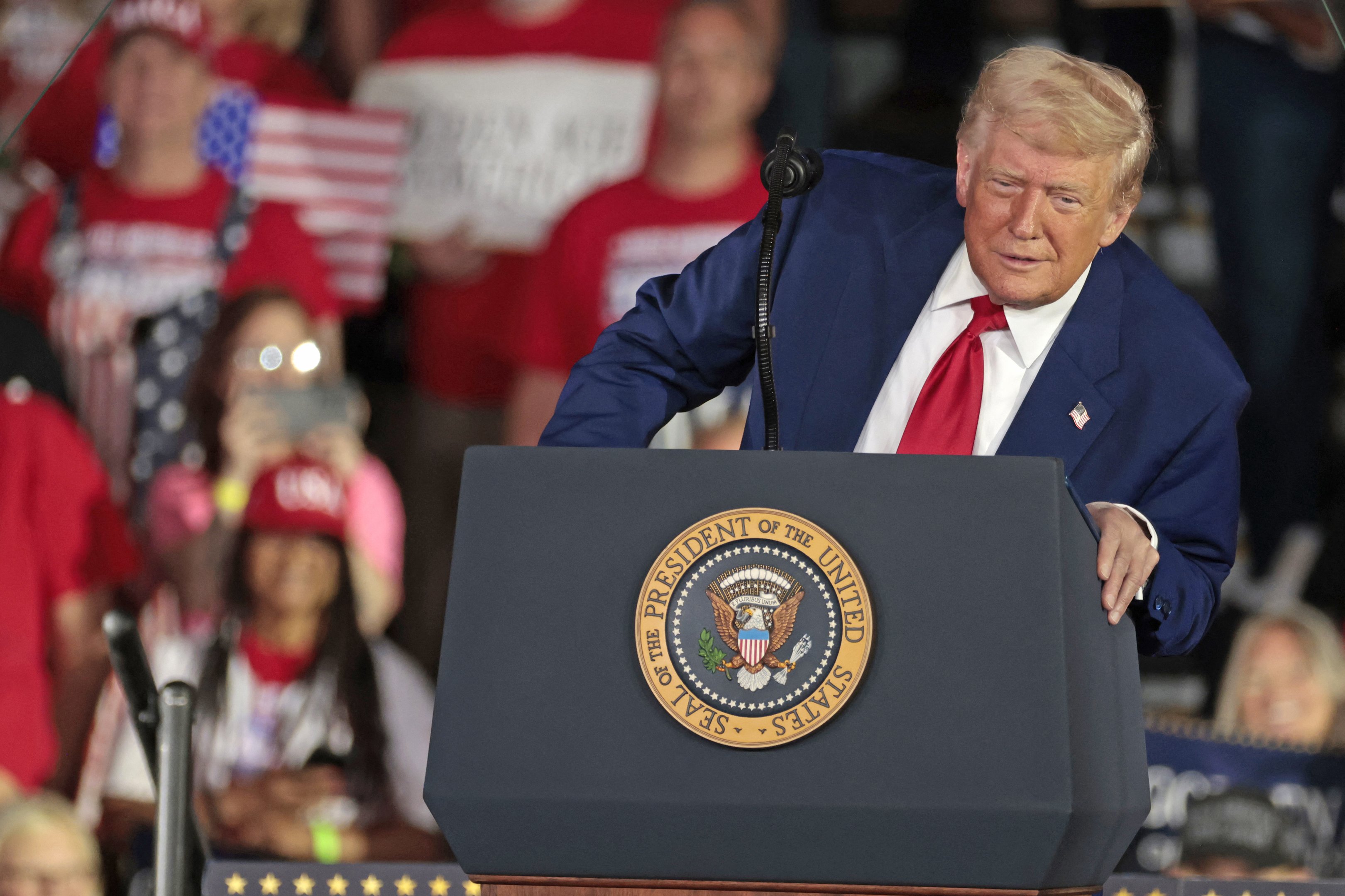 Importações para antecipar tarifas de Trump derrubaram PIB dos EUA no 1º trimestre