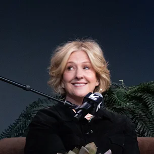 Brené Brown diz: 'Liderar não é sobre status ou poder. É sobre a vontade de aparecer e ser corajoso'