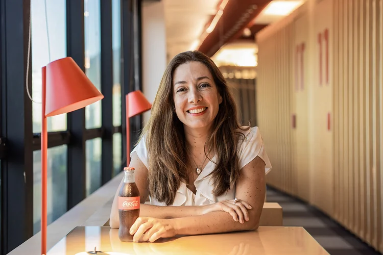 Daniela Redondo, diretora-executiva do Instituto Coca-Cola: “Estamos falando de 45 milhões de jovens no Brasil. Desses, 31 milhões pertencem a famílias de baixa renda. É urgente conectá-los com o mundo do trabalho” (Instituto Coca-Cola/Divulgação)