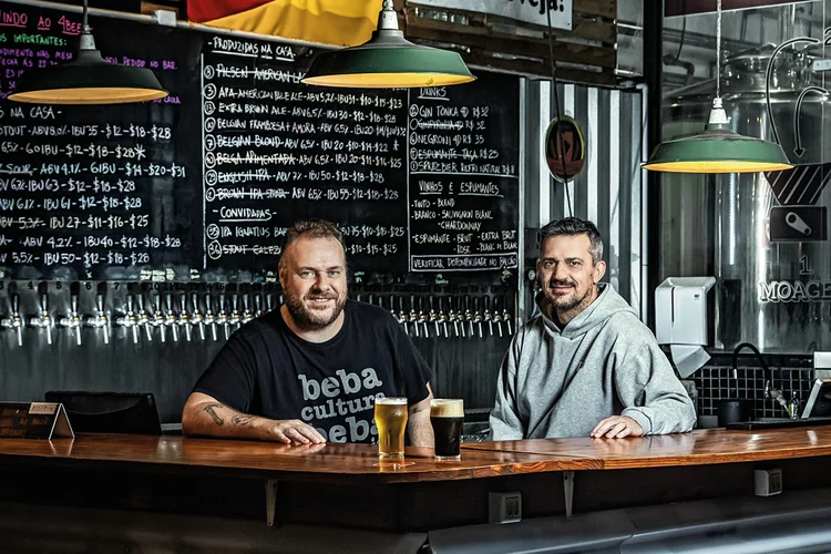 Caio de Santi e Rafael Diefenthäler, da 4Beer: “Com apoio dos nossos clientes, conseguimos seguir produzindo” (Leandro Fonseca/Exame)