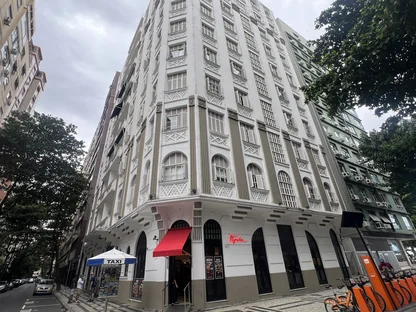 Imagem referente à notícia: Apartamento tombado em Copacabana está à venda por R$ 800 mil – e é ideal para Airbnb