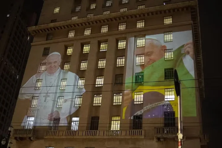Papa Francisco: Projeção em homenagem ao pontífice, na sede da prefeitura de São Paulo, realizada nesta terça-feira  (Matheus Narcizo/SECOM/Divulgação)