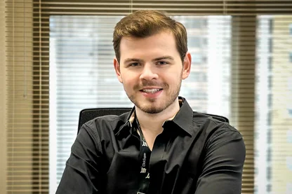 Aos 22 anos, ele criou uma empresa, cresceu dez vezes e fatura milhões com tecnologia para varejo