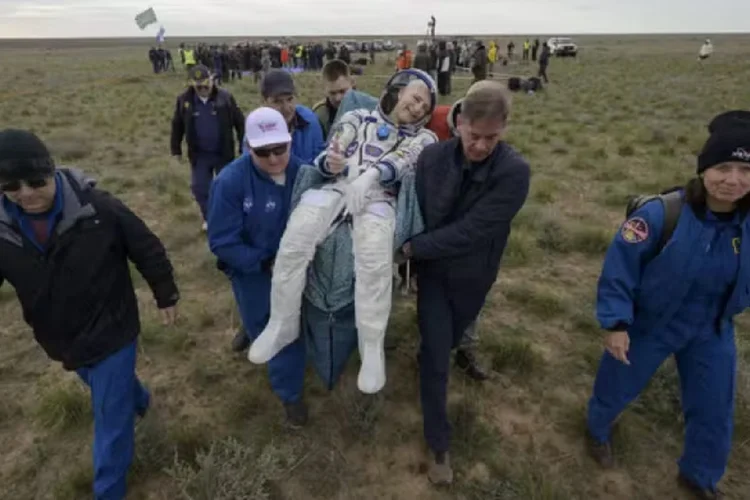 Astronauta Don Pettit volta à Terra após quarta viagem espacial (Bill INGALLS / NASA /AFP)