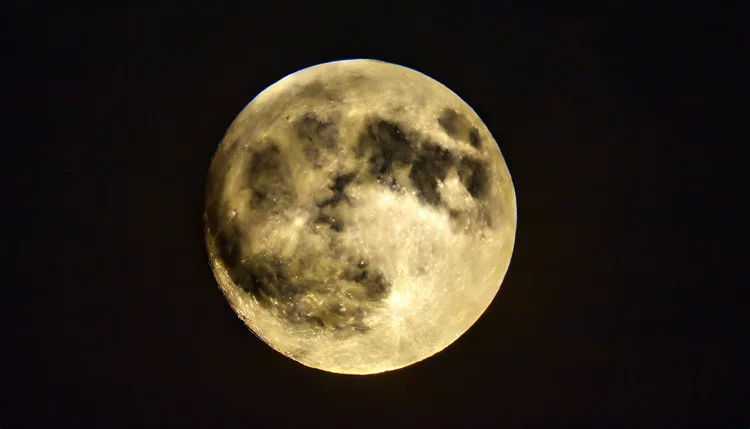 Fases da Lua de julho: veja como o astro aparece no céu desta noite (Freepik)