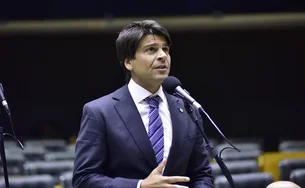 Relator diz que reforma administrativa deve desvincular salário mínimo e piso da saúde e educação