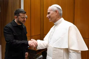 Rússia questiona Vaticano como sede de negociações com Ucrânia em dia de novos ataques