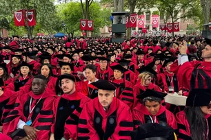 Imagem referente à matéria: Em derrota a Trump, juíza mantém suspensão de ordem que impedia Harvard de matricular estrangeiros