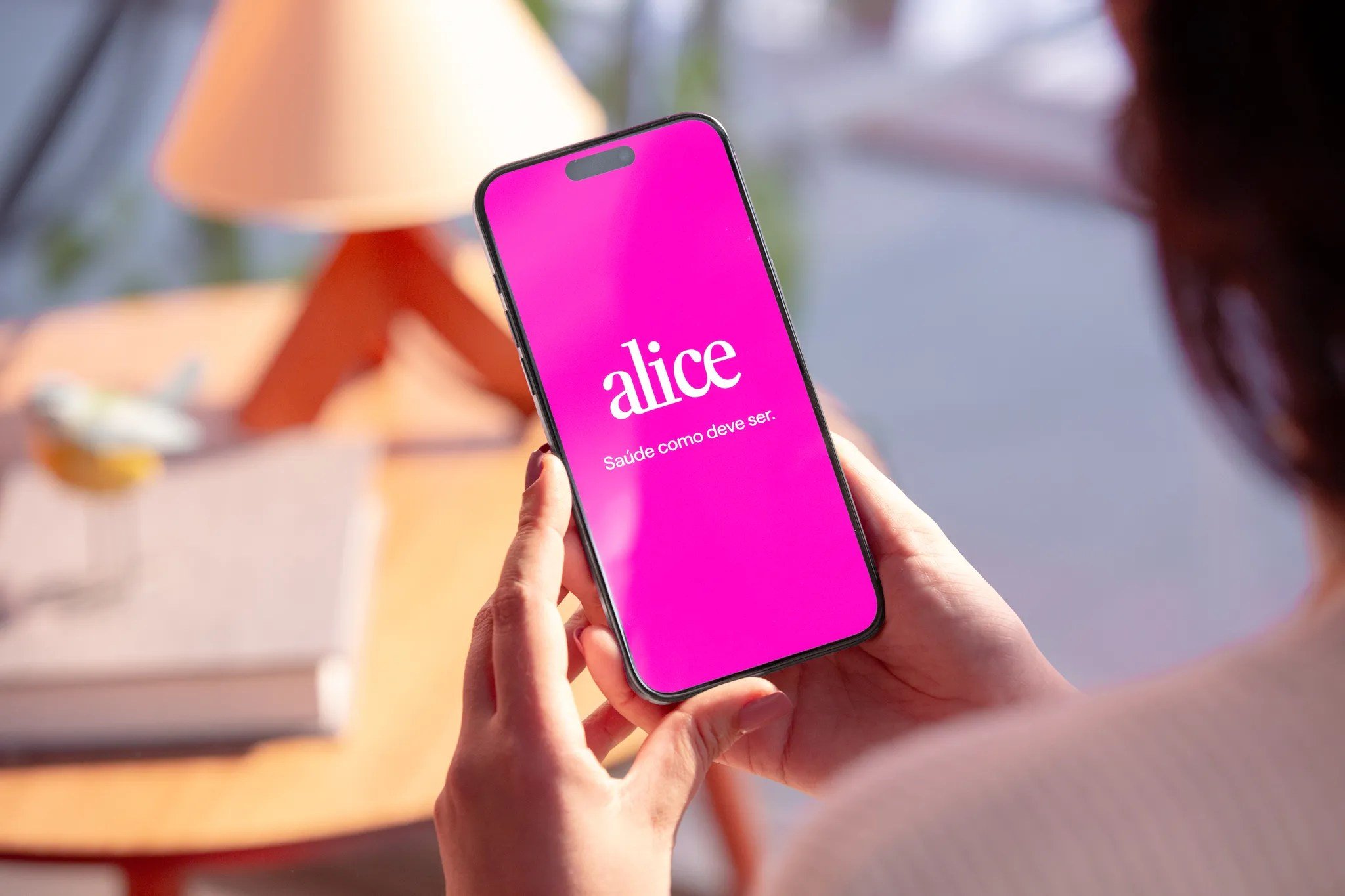 Imagem referente à notícia: Na Alice, IA otimiza experiência e reduz 23% no custo do pronto atendimento digital