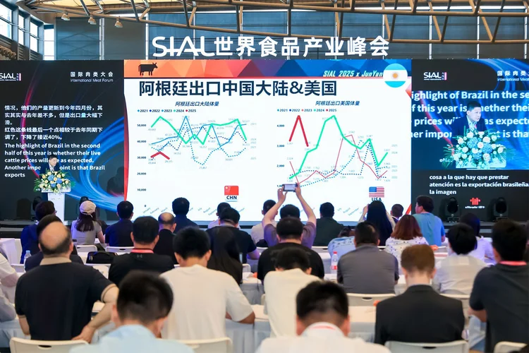SIAL China 2025: gripe aviária no Brasil domina as conversas, mas expectativa é de que país reverta a situação em breve. (Divulgação)