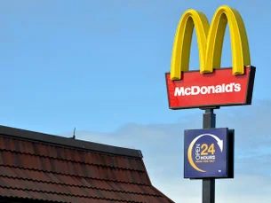McDonald’s reage a queda de desempenho nos EUA com megacontratação de 375 mil trabalhadores