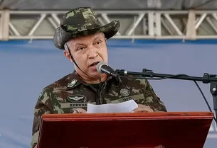 Ex-comandante do Exército diz não saber motivo pelo qual foi demitido por Lula