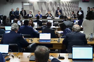 Fim da reeleição: CCJ do Senado aprova proposta de mandato de 5 anos para presidente e governador