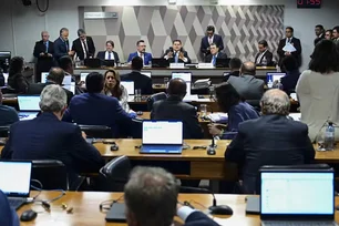 Imagem referente à matéria: Fim da reeleição: CCJ do Senado aprova proposta de mandato de 5 anos para presidente e governador