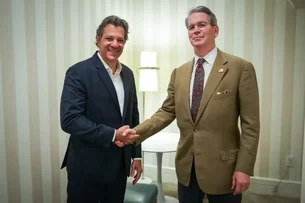Haddad se reúne com secretário do Tesouro de Trump em meio a negociações sobre tarifas dos EUA