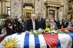 Imagem referente à matéria: 'As ideias que Pepe plantou todos esses anos não morrem’, diz Lula no velório de Mujica