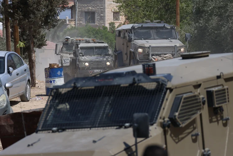 Militares de Israel fazem uma operação militar de quatro meses em Jenin ((Yenín) EFE/EPA/ALAA BADARNEH)