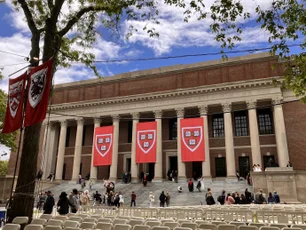 Imagem referente à matéria: Trump proíbe emissão de vistos a estudantes estrangeiros de Harvard