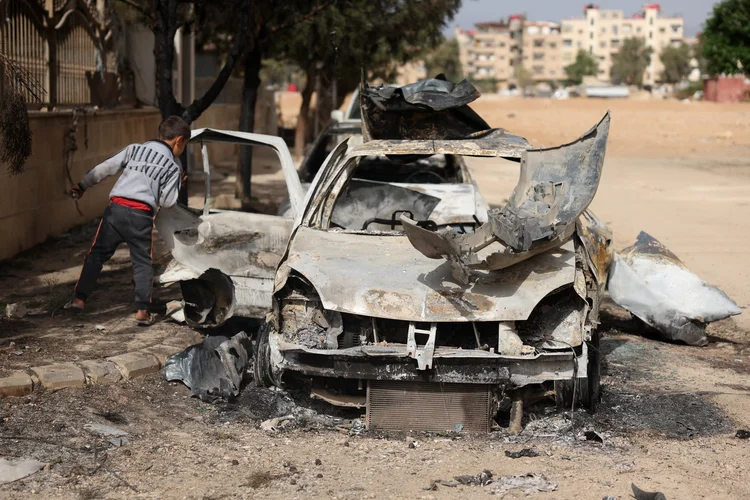 Exército israelense: ofensiva aérea atinge região próxima ao centro do poder sírio em meio a tensão com grupo druso (OMAR HAJ KADOUR / AFP)