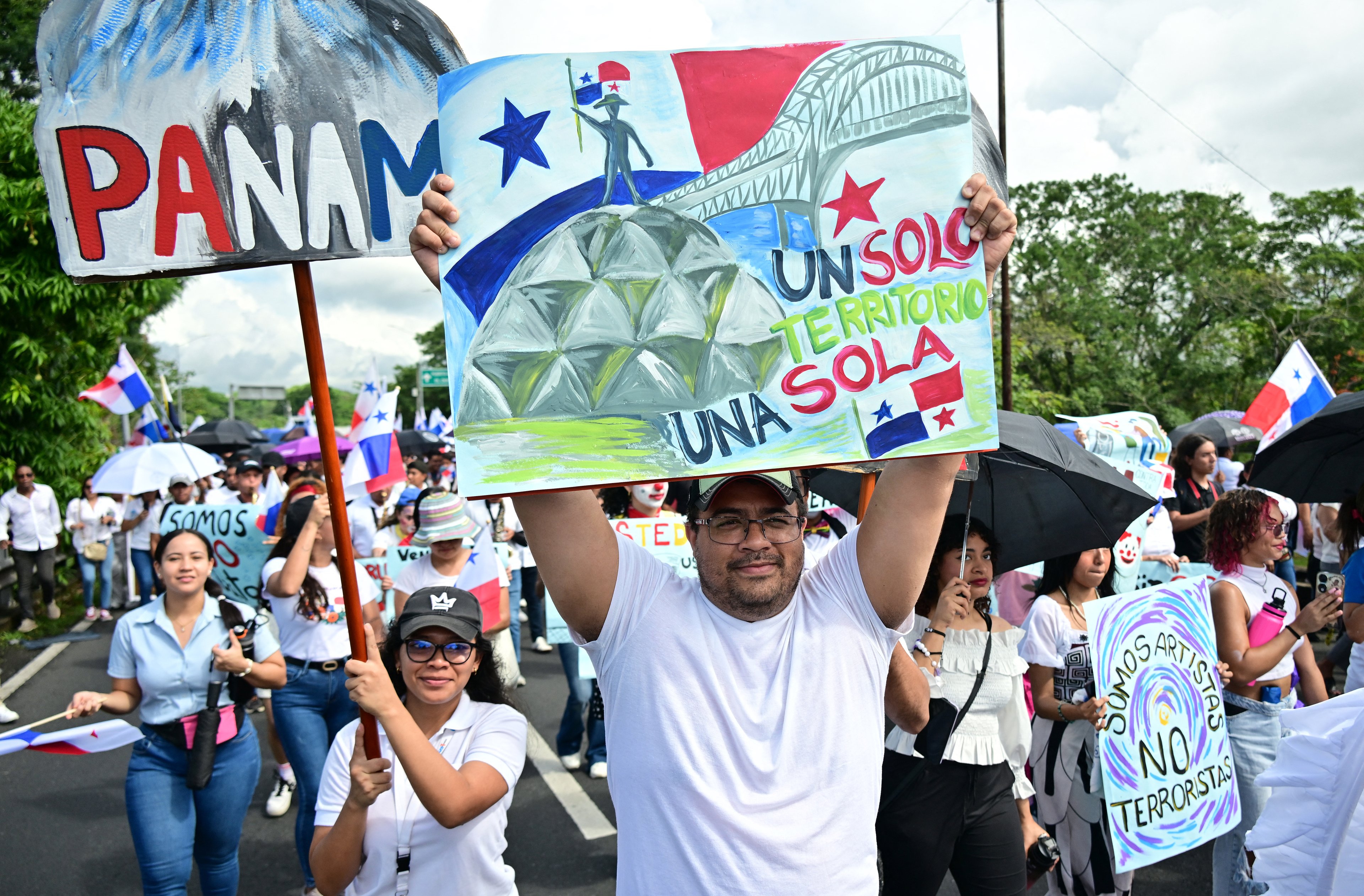 Protestos no Panamá contra presença militar dos EUA e reabertura de mina ganham força