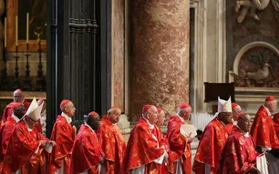 Imagem referente à matéria: Como funciona a hierarquia da Igreja Católica? Veja diferença entre cardeal e Papa