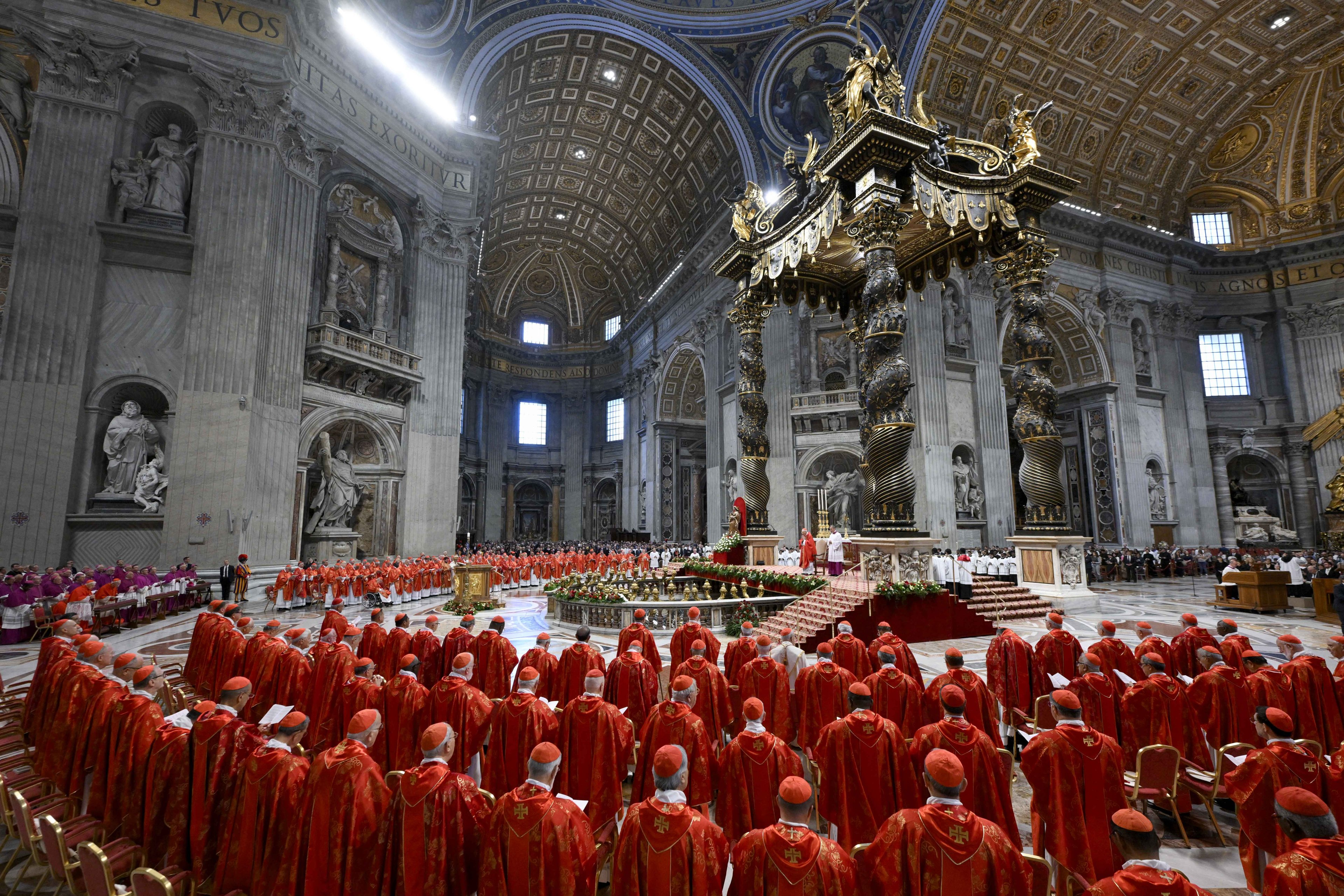 Começa o conclave: cardeais se fecham na Capela Sistina para 1ª votação