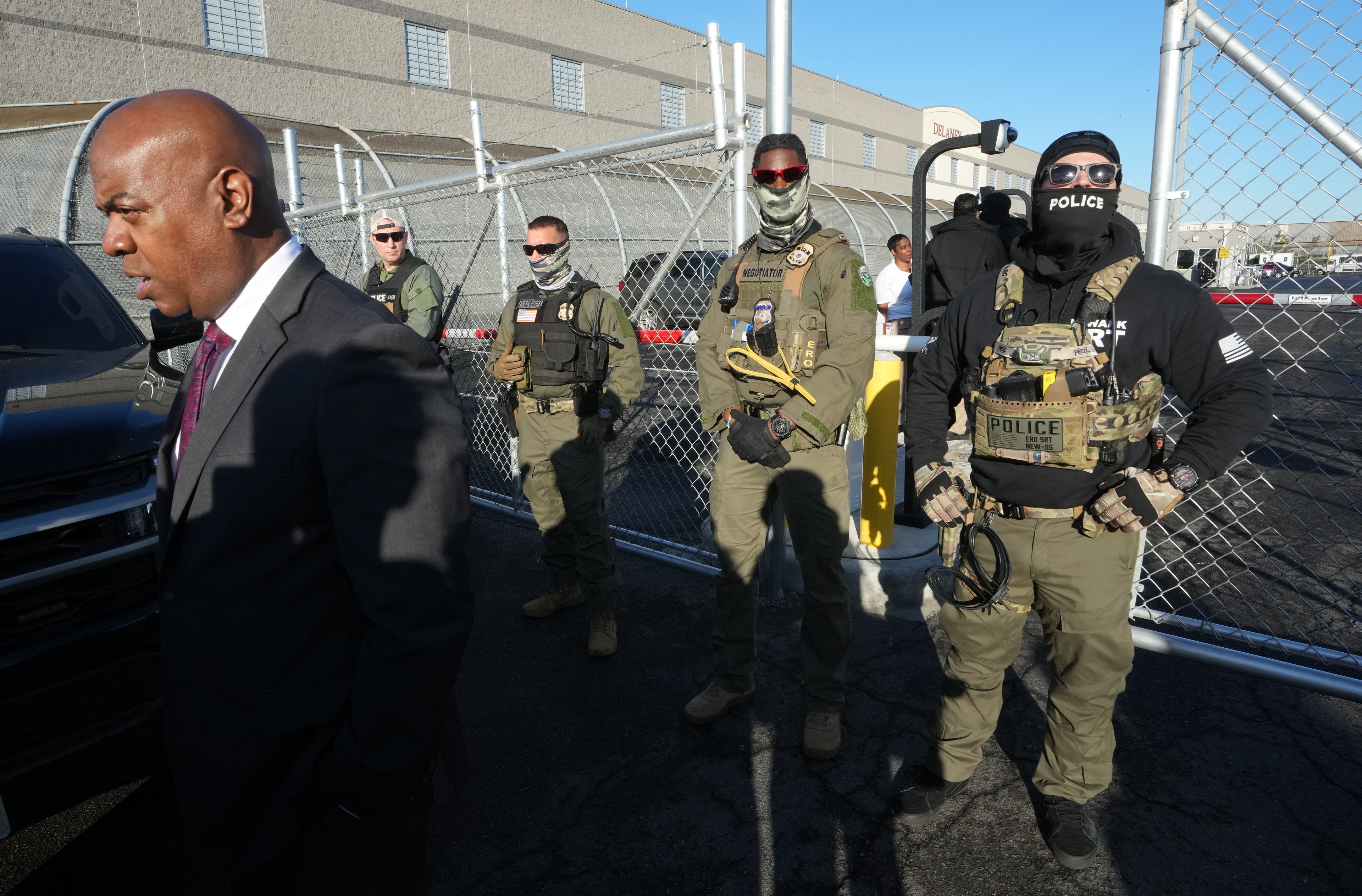 Prefeito é preso ao protestar contra centro de detenção de imigrantes perto de NY