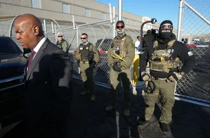 Prefeito é preso ao protestar contra centro de detenção de imigrantes perto de NY