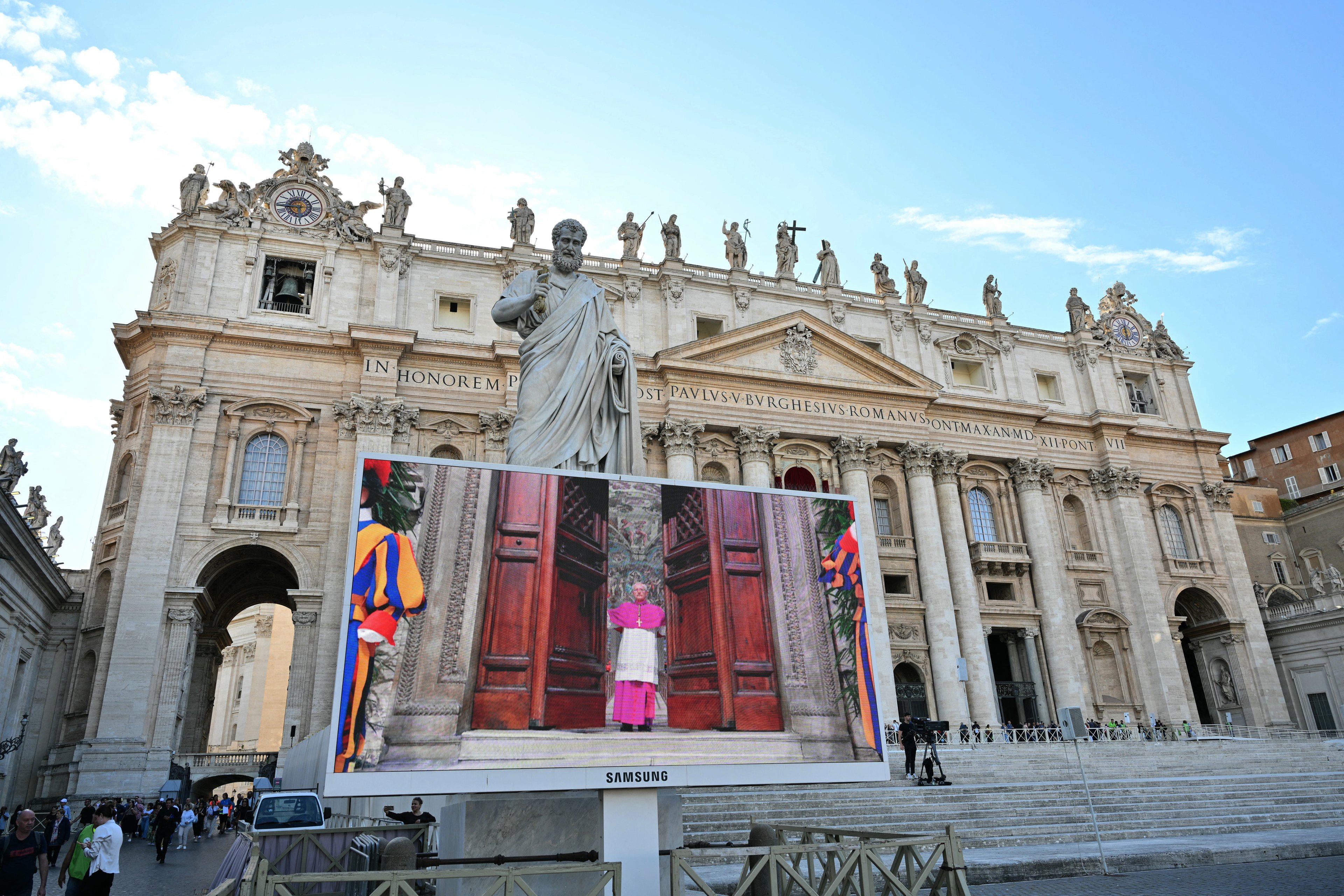 Novo Papa vai à Sala das Lágrimas antes de aparecer na sacada da Praça de São Pedro