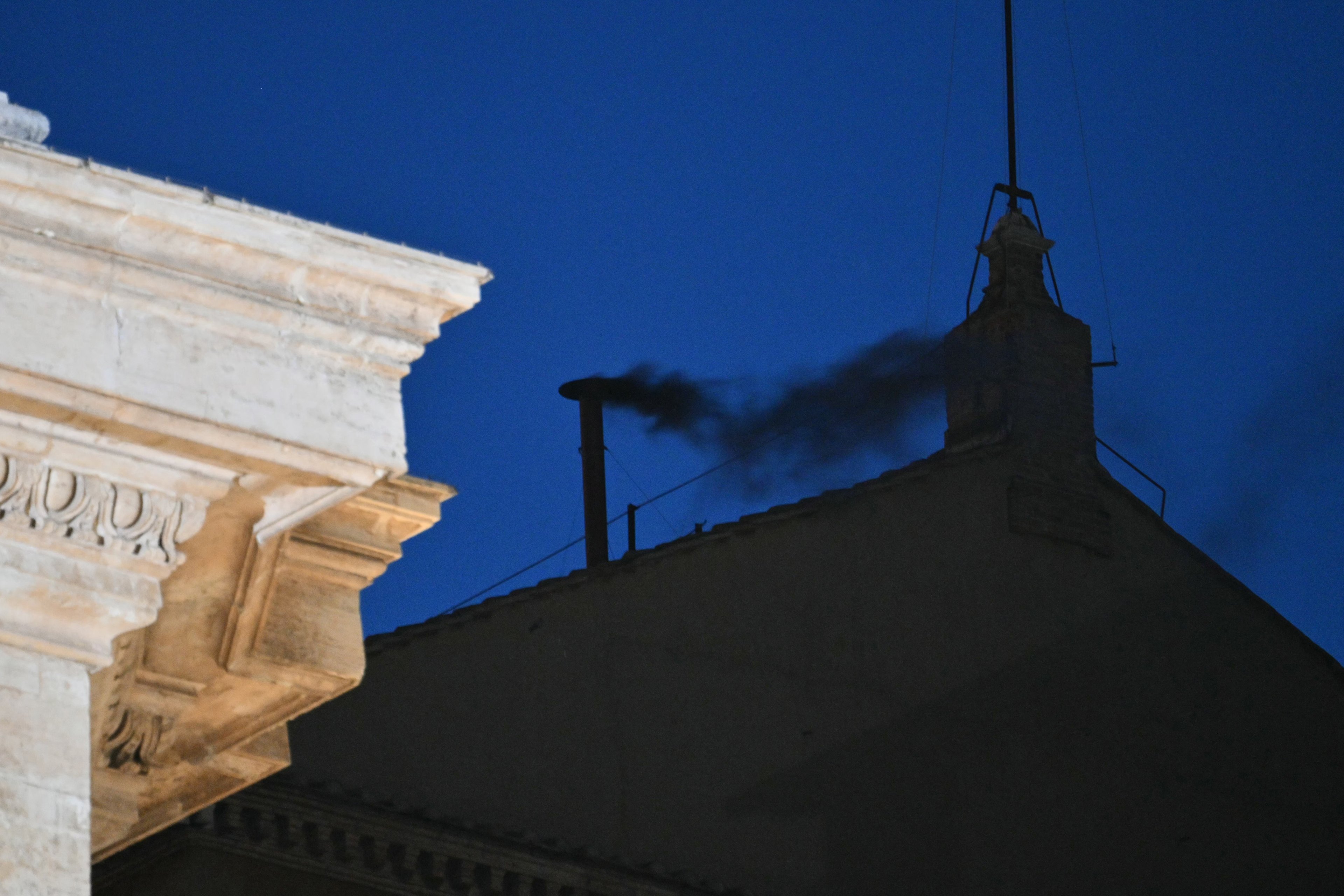 Conclave: como a fumaça fica preta ou branca?