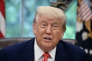Trump pede 20 mil novos policiais para reforço nas deportações de imigrantes