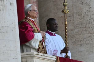 Imagem referente à matéria: Urbi et Orbi: entenda a oração rezada pelo novo Papa na sacada da Basílica de São Pedro