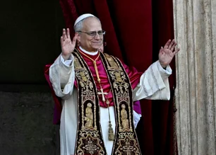 Imagem referente à matéria: Urbi et Orbi: entenda a oração rezada pelo novo Papa na sacada da Basílica de São Pedro