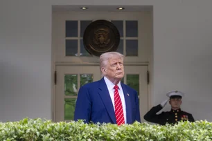 Imagem referente à matéria: Mercados internacionais sobem forte após Justiça dos EUA barrar tarifas de Trump