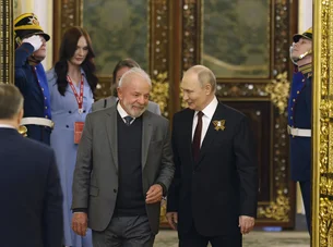 Na Rússia, Lula celebra 80 anos da vitória contra o nazismo