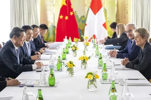 China diz que primeiras discussões comerciais com EUA neste sábado foram 'passo importante'