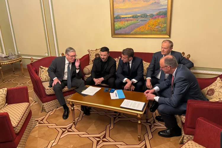 Cessar-fogo: Ucrânia e aliados pedem trégua incondicional de 30 dias (HANDOUT / UKRAINIAN FOREIGN MINISTRY / AFP)