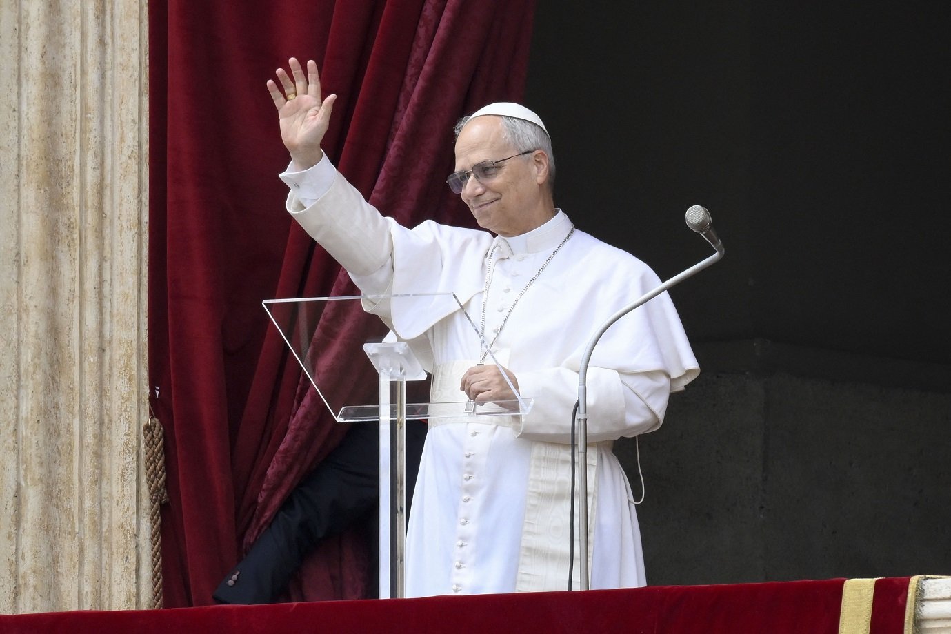 Primeira bênção de Leão XIV leva mais fiéis ao Vaticano do que dias do conclave Primeira bênção de Leão XIV leva mais fiéis ao Vaticano do que dias do conclave