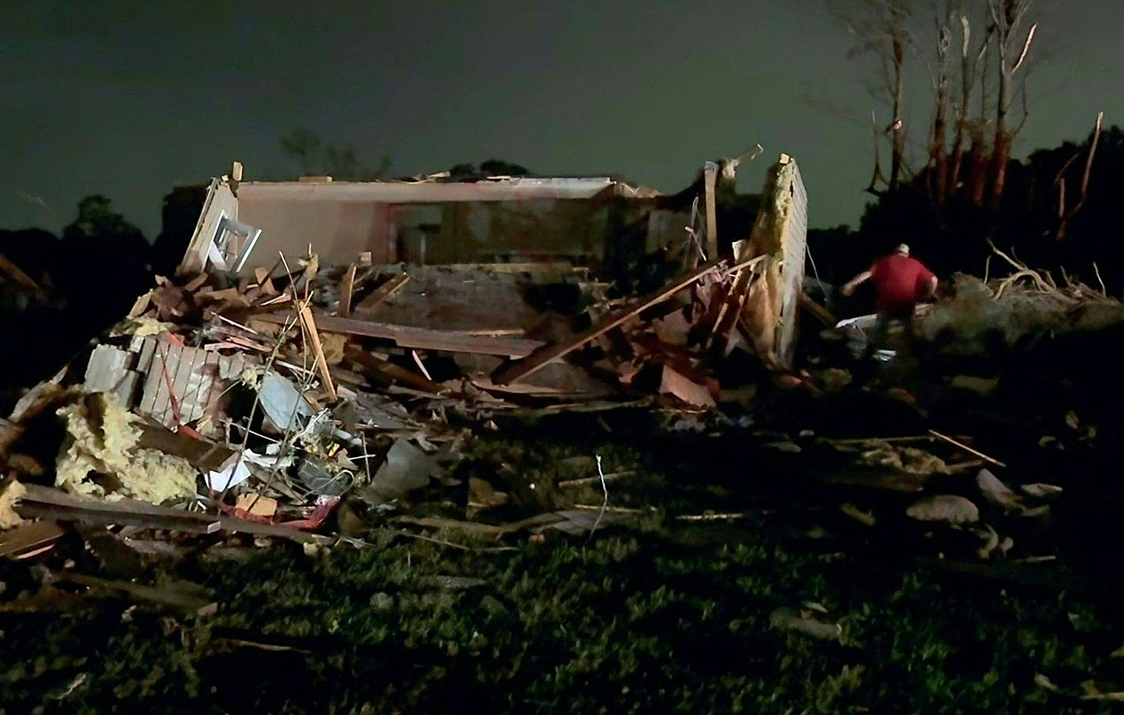 Sistema de tornados deixa pelo menos 21 mortos no centro dos EUA