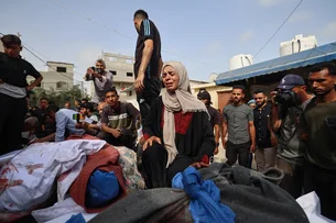 Ataques israelenses já mataram mais de 100 pessoas em Gaza apenas neste domingo