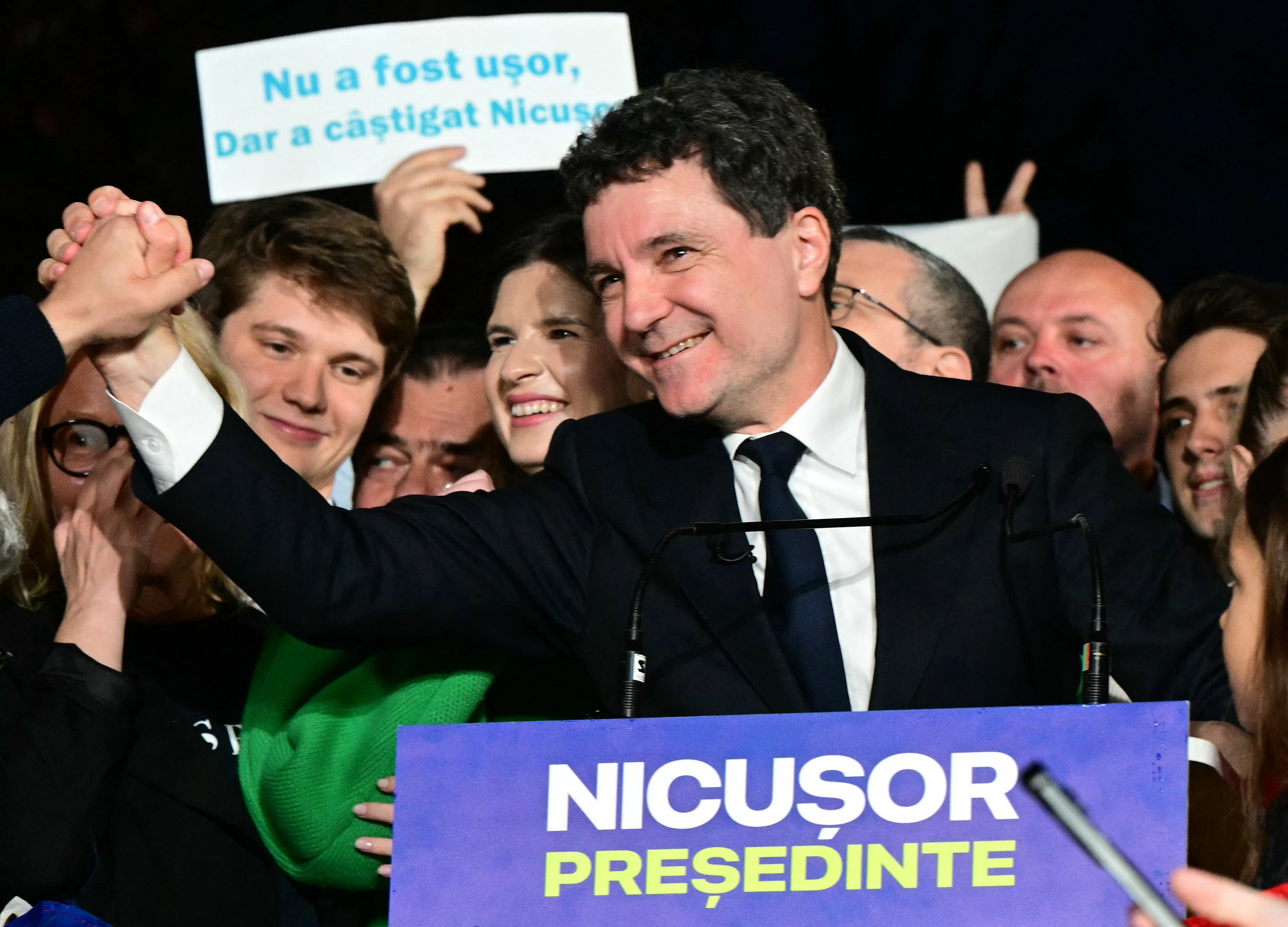 Candidato pró-Europa chega à Presidência da Romênia, aponta boca de urna